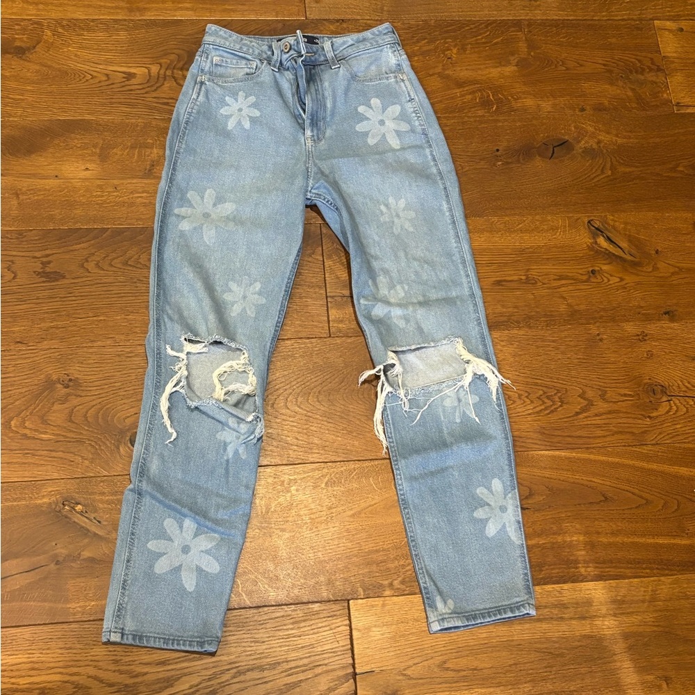 Hollister Ultra High Rise Mom Jean, Vintage Flower, size 0, Long